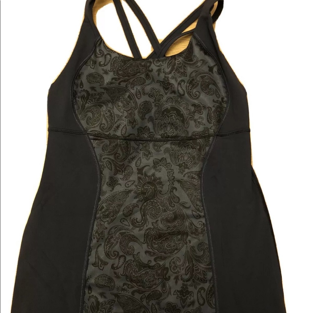 Lululemon sports tank top size 6 NWOT